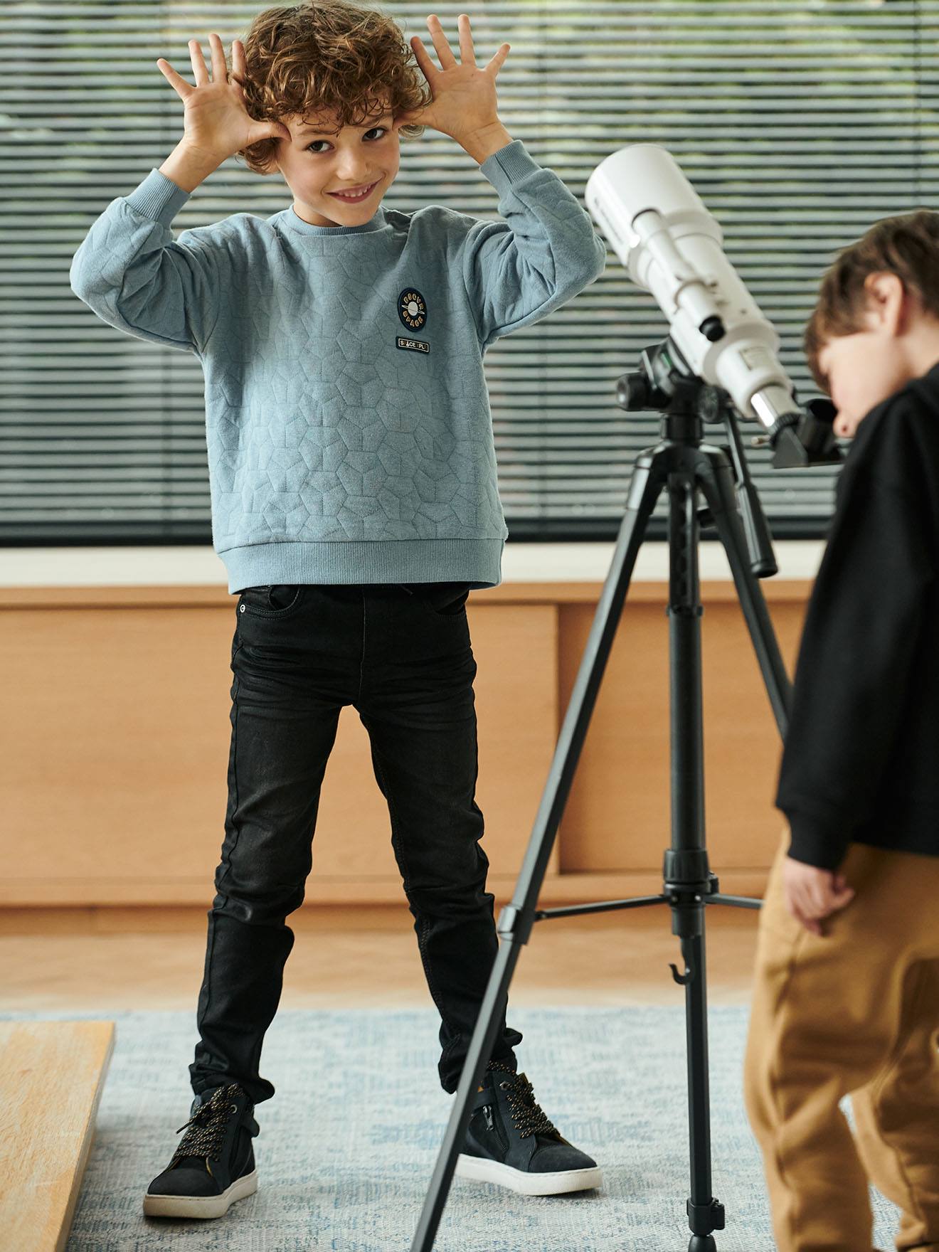 https://kids-avenue.com.ua/pages/gallery/5813/jean-droit-en-molleton-effet-denim-facile-a-enfiler-garcon (8).jpg